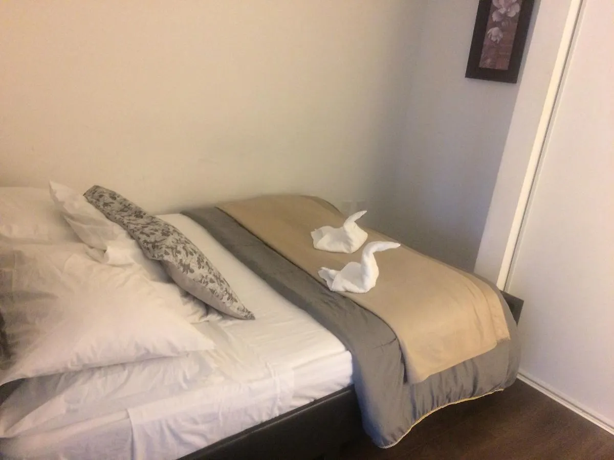 Apartment Pelican At Liberty Village Toronto Canada